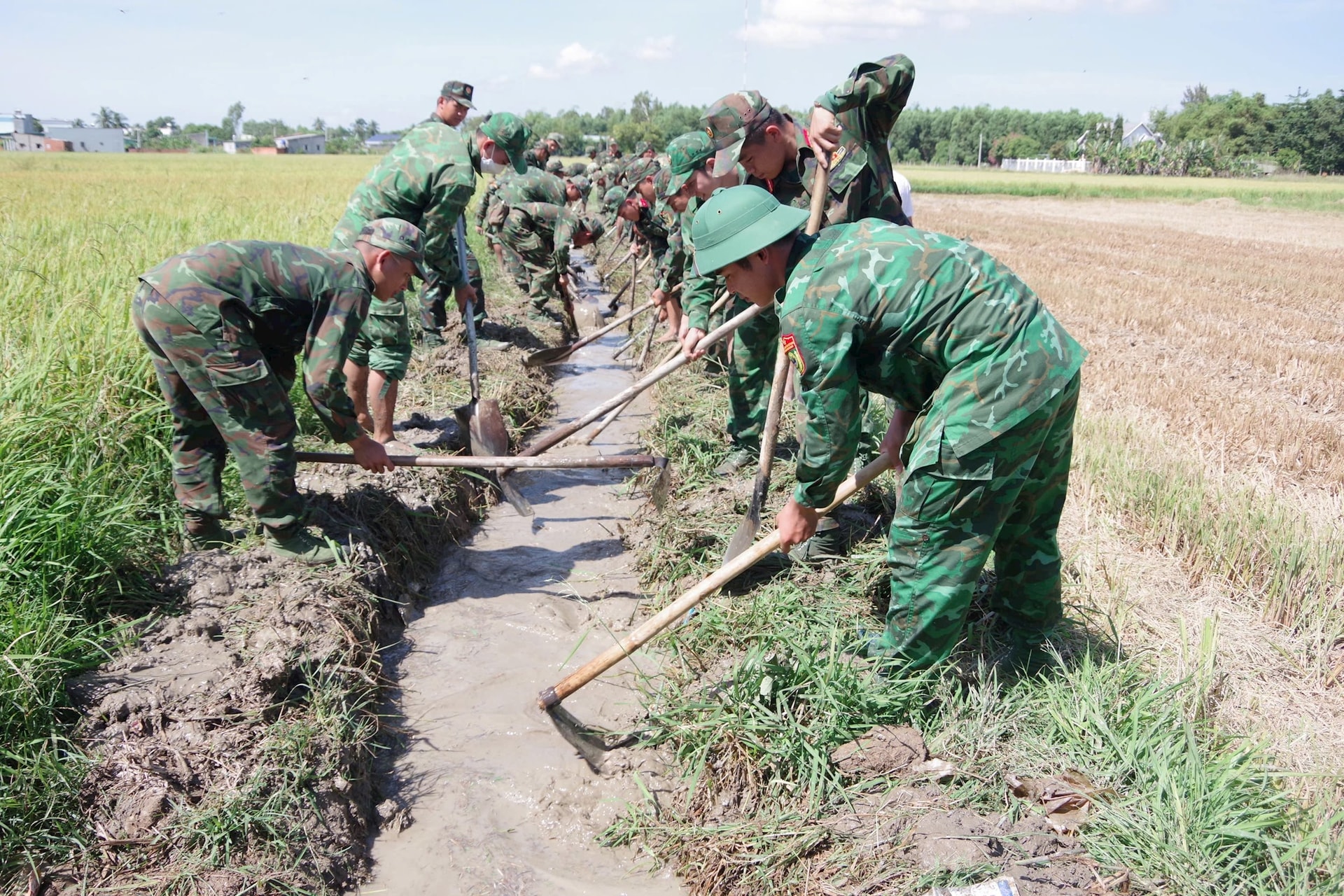 Lâm Đồng tăng cường xây dựng thế trận an ninh nhân dân...
