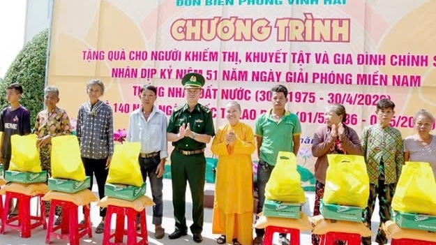 Cần Thơ: Trao 200 phần quà tặng người khuyết tật, gia đình chính sách khu vực ven biển