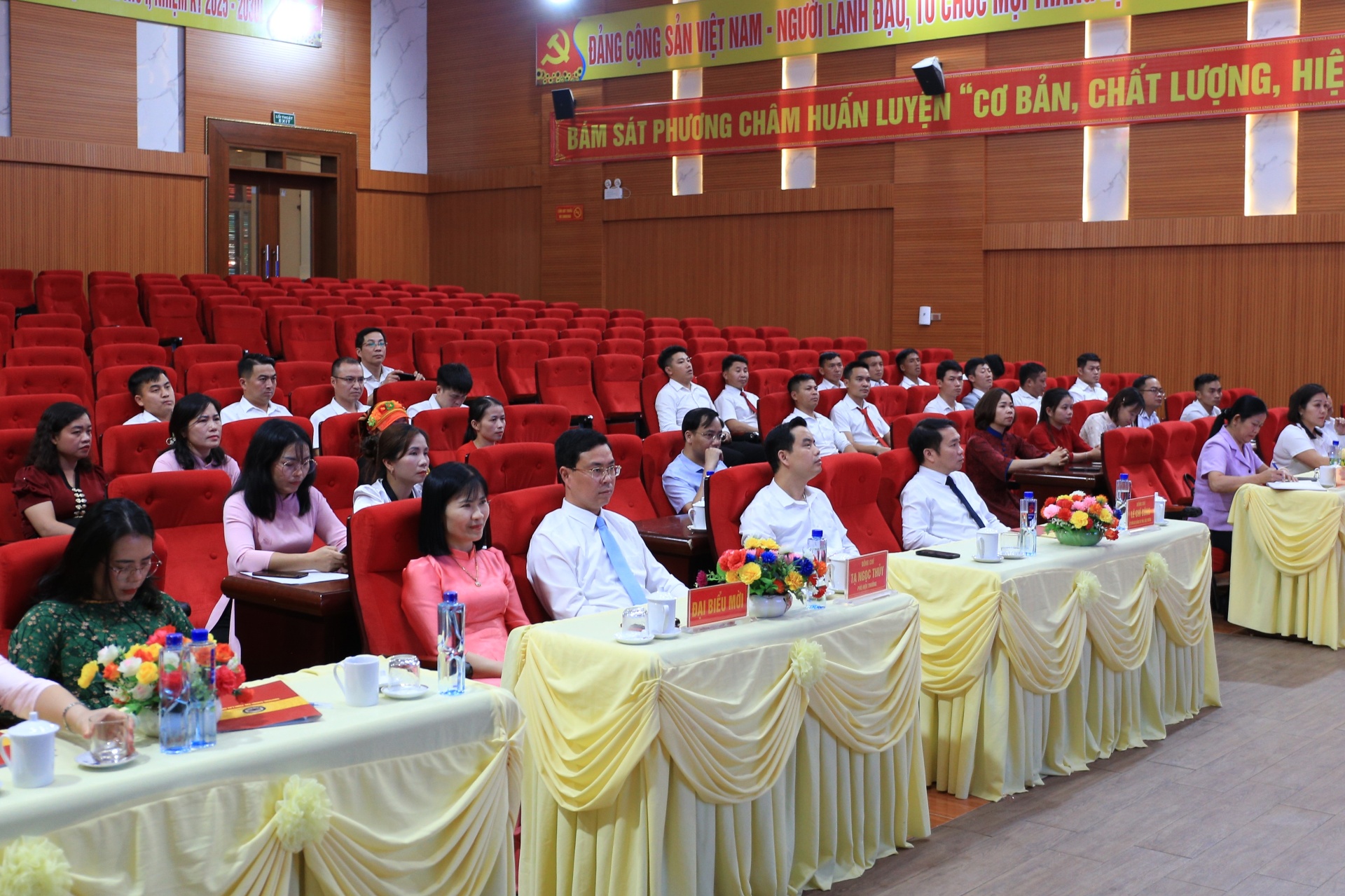 Lai Châu: Bế giảng Lớp Trung cấp lý luận chính trị khóa 4 năm 2025