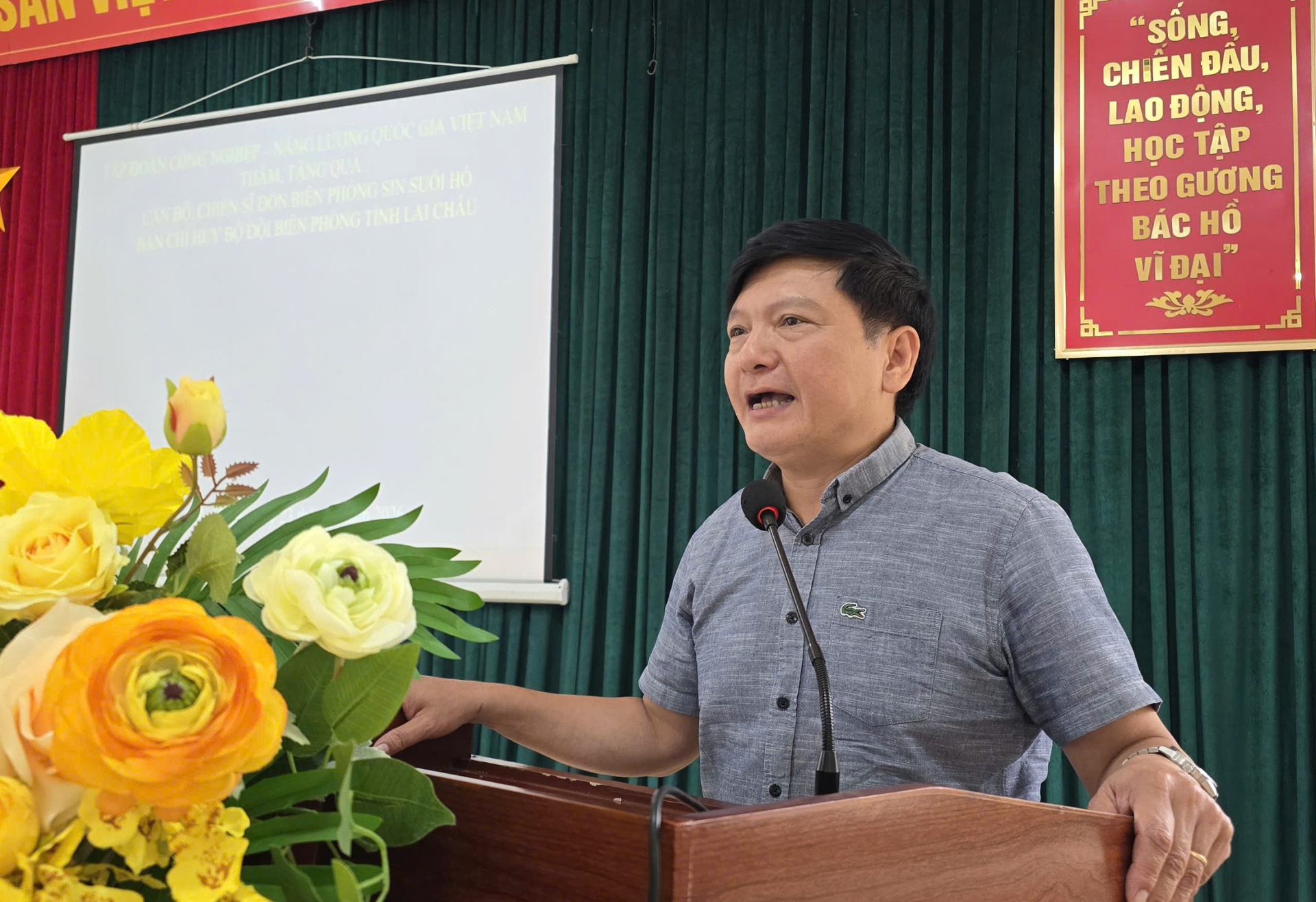 Lai Châu: Đoàn công tác của Petrovietnam thăm, tặng quà cán bộ, chiến sĩ Đồn Biên phòng Sin Suối Hồ