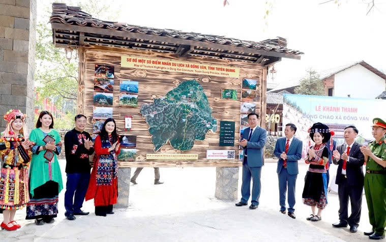 Tuyên Quang: Khánh thành cổng chào xã Đồng Văn