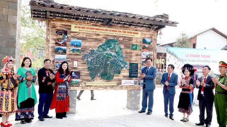 Tuyên Quang: Khánh thành cổng chào xã Đồng Văn