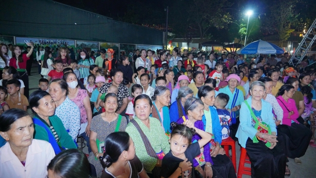 Lai Châu: Hấp dẫn phần thi trình diễn trang phục truyền thống và múa xòe