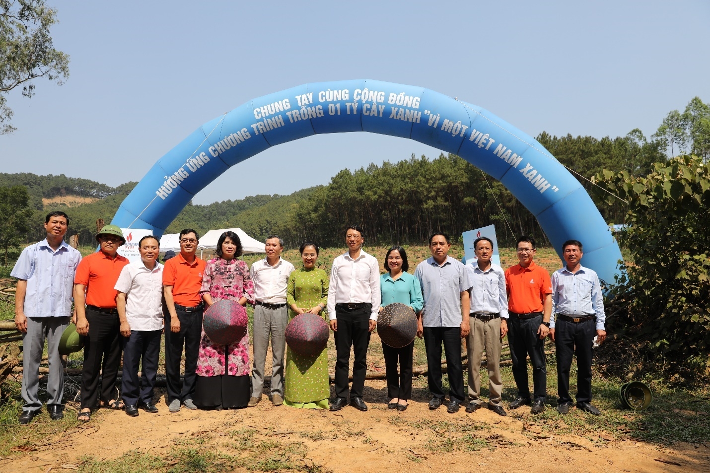 PVEP phát động trồng cây xanh và trao tài trợ an sinh xã hội tại tỉnh Nghệ An