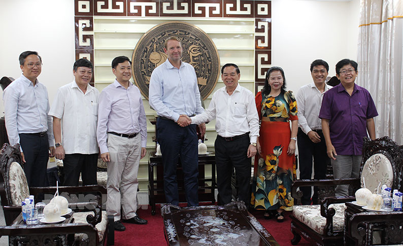 Chủ tịch UBND tỉnh Trần Ngọc Tam tiếp đón và chào xã giao Tập đoàn Pacifico Energy.