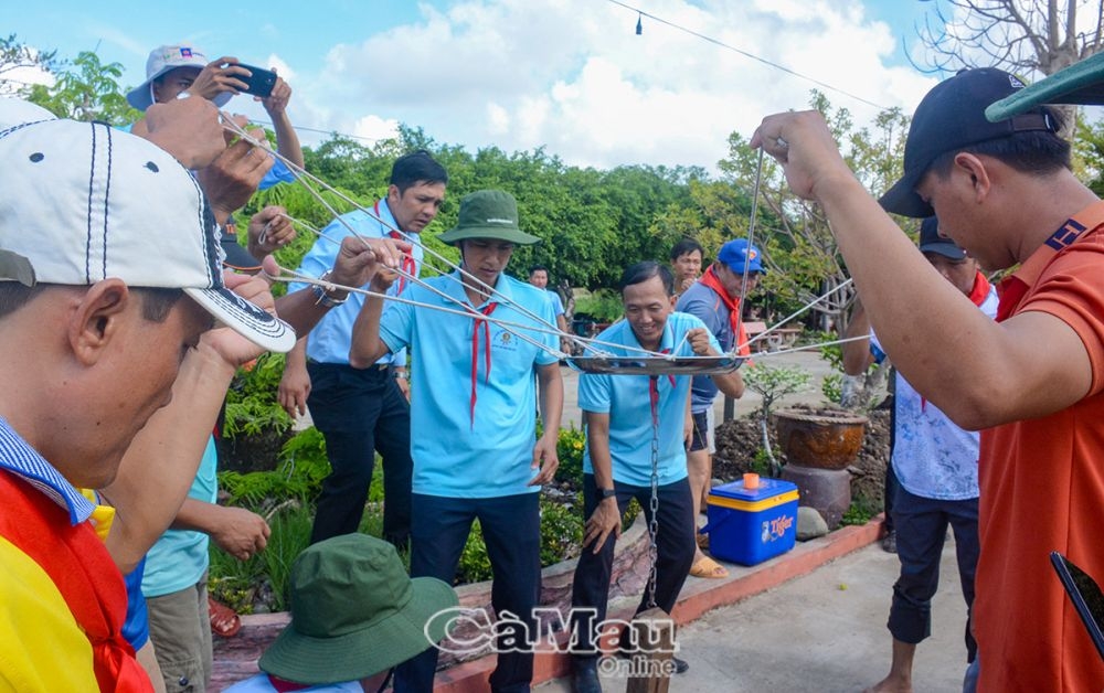 Cà Mau: Hành trình Khăn hồng vì đàn em