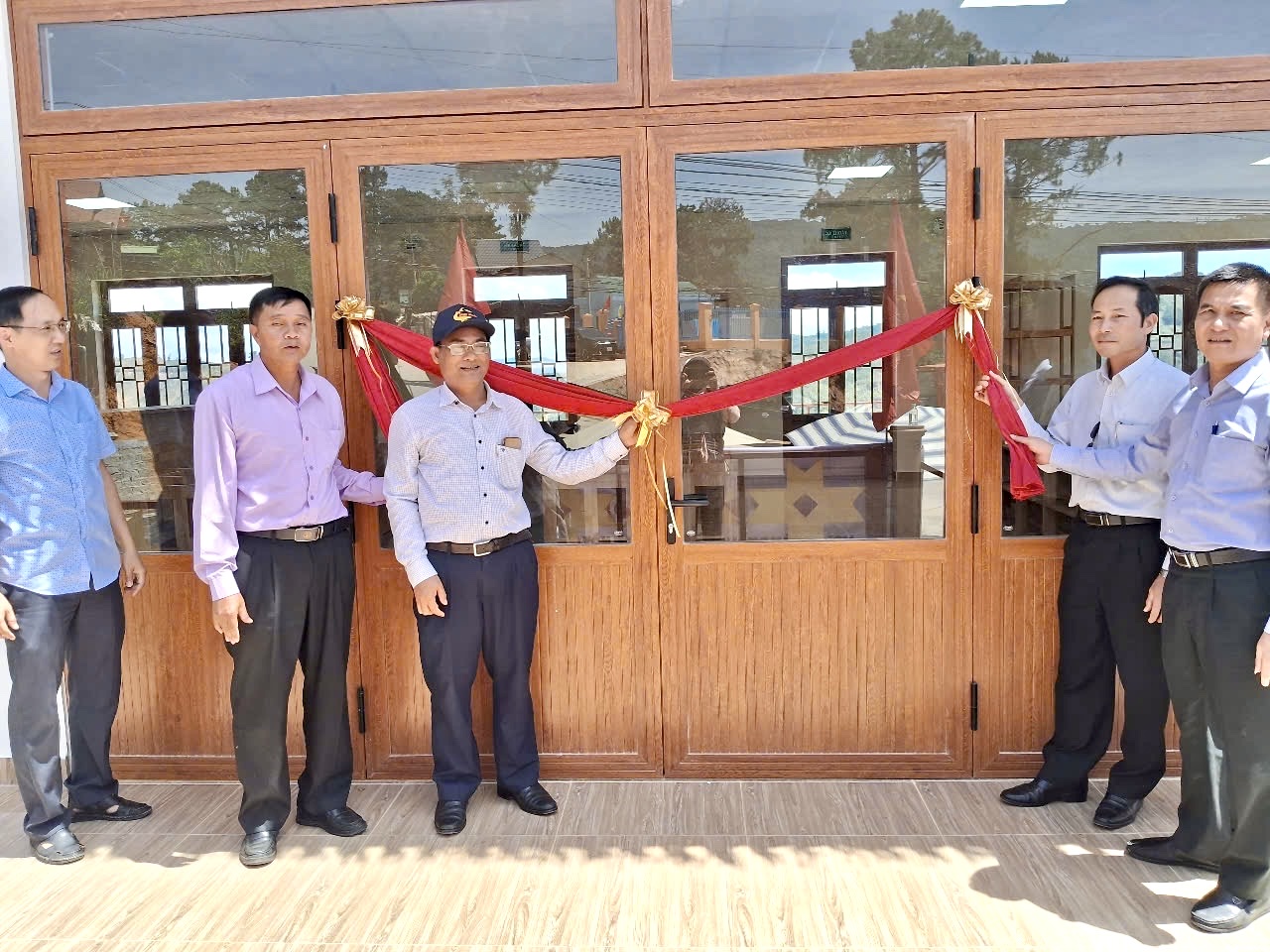 Lâm Đồng: Lạc Dương bàn giao Nhà bảo tồn nghề truyền thống và Du lịch cộng đồng xã Đưng K’Nớ Lâm Đồng: Lạc Dương bàn giao Nhà bảo tồn nghề truyền thống và Du lịch cộng đồng xã Đưng K’Nớ