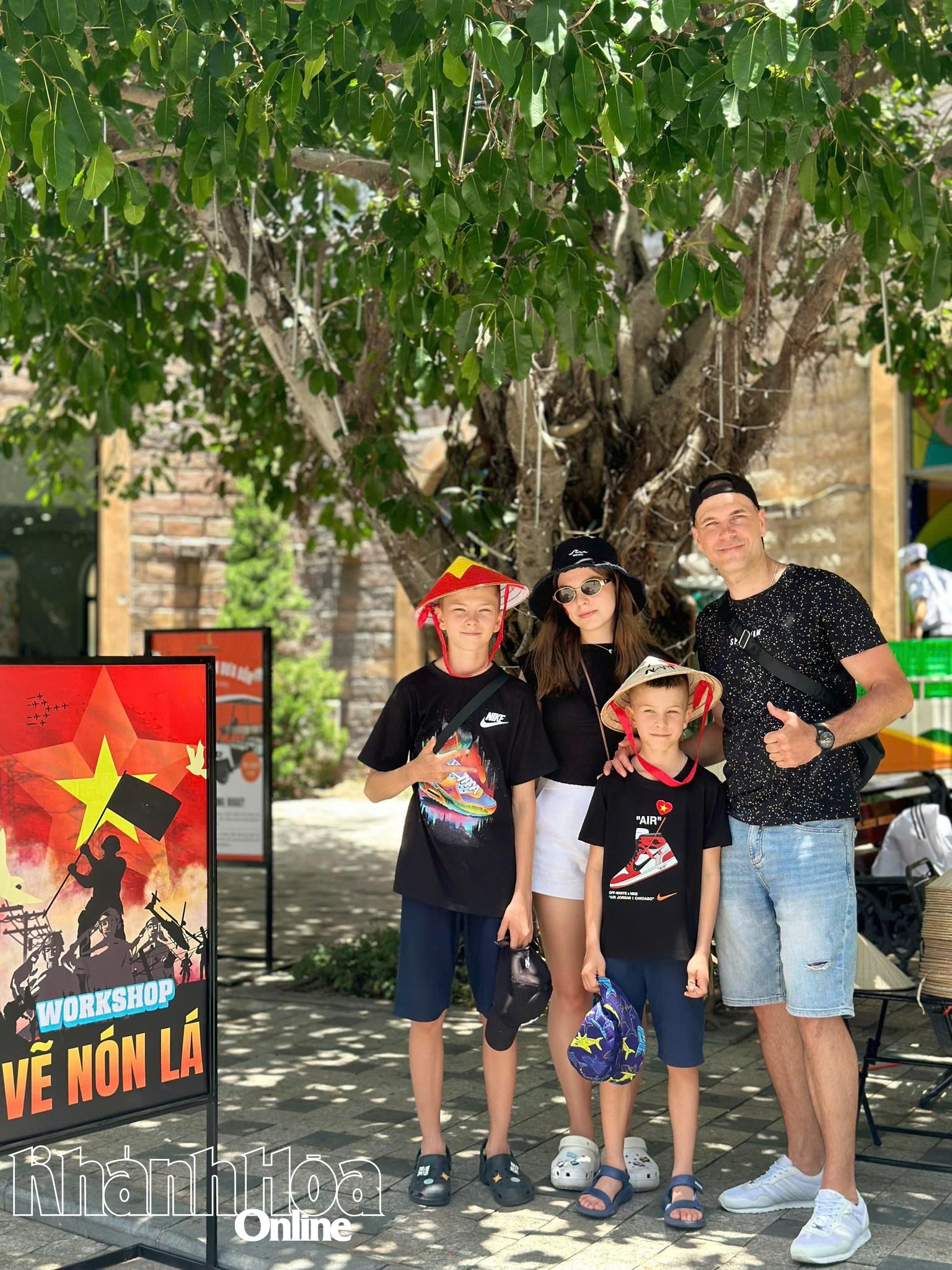 Khánh Hoà: Khách đổ về Nha Trang đi tour biển đảo