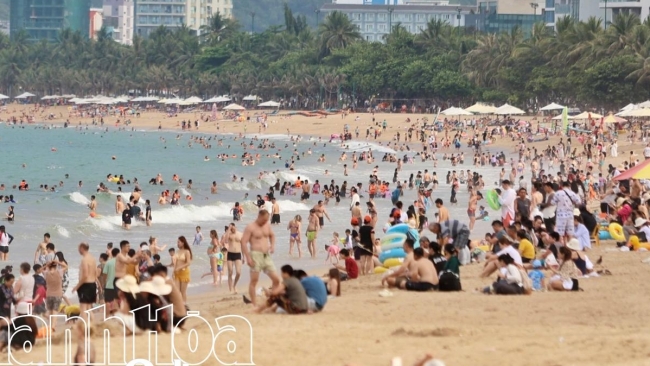 Khánh Hoà: Khách đổ về Nha Trang đi tour biển đảo