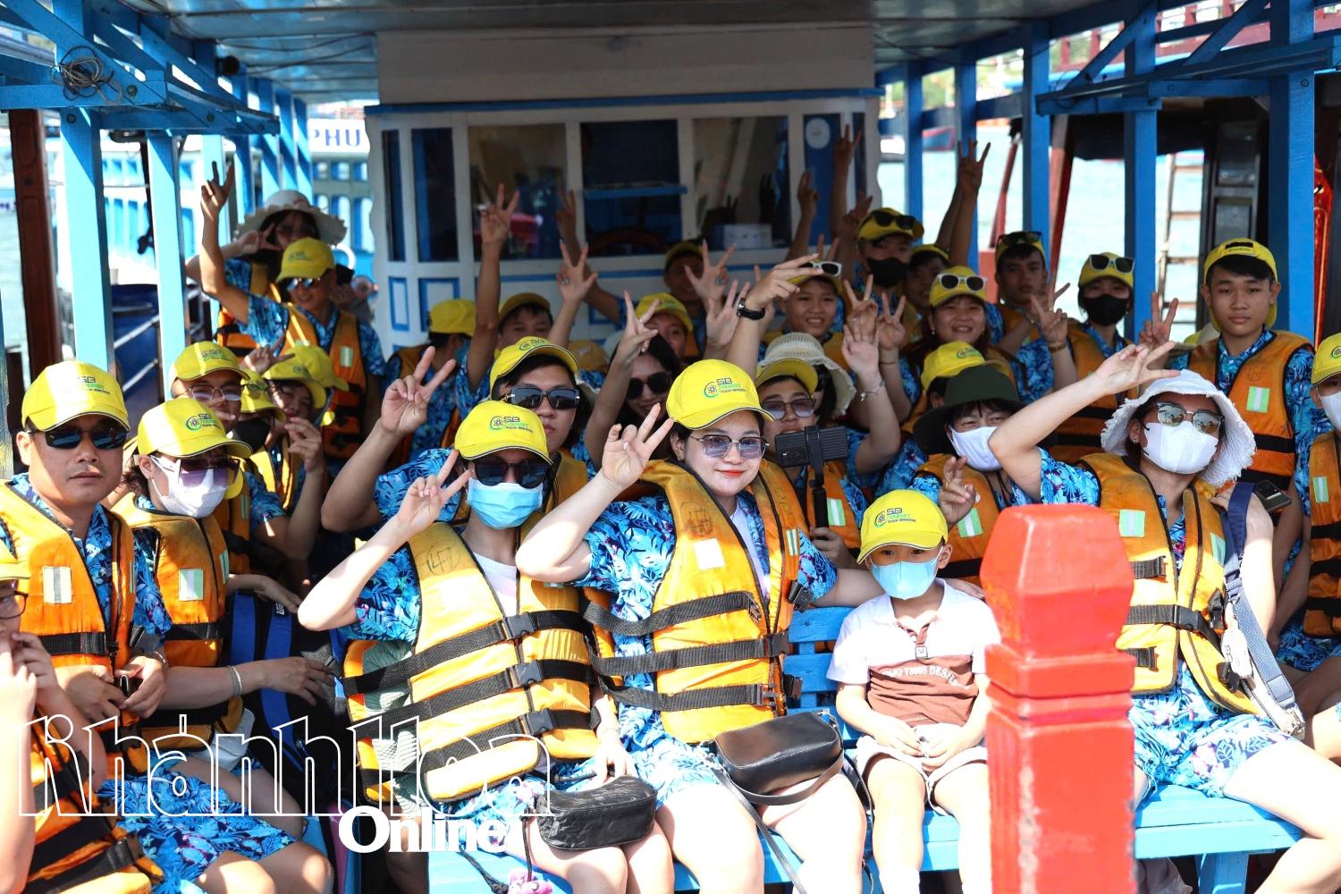 Khánh Hoà: Khách đổ về Nha Trang đi tour biển đảo