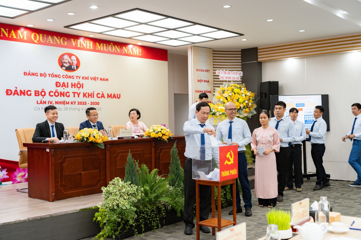 Đại hội Đảng bộ Công ty Khí Cà Mau nhiệm kỳ 2025 – 2030 thành công tốt đẹp