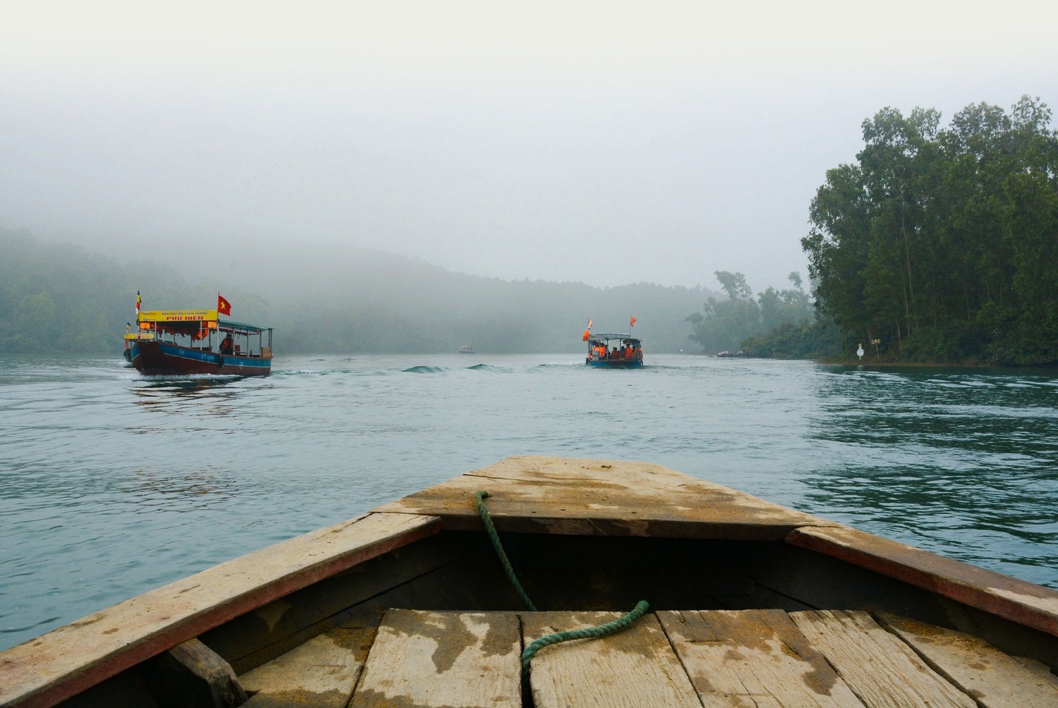 Hương Tích tự trên đỉnh non Hồng