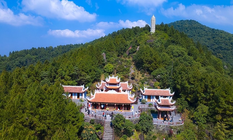 Hương Tích tự trên đỉnh non Hồng