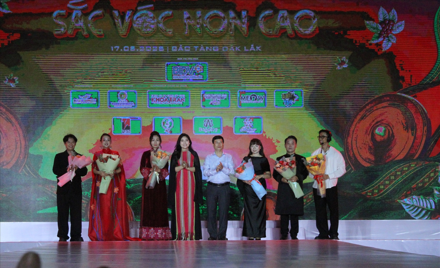 Thổ cẩm kể chuyện “Sắc vóc non cao”
