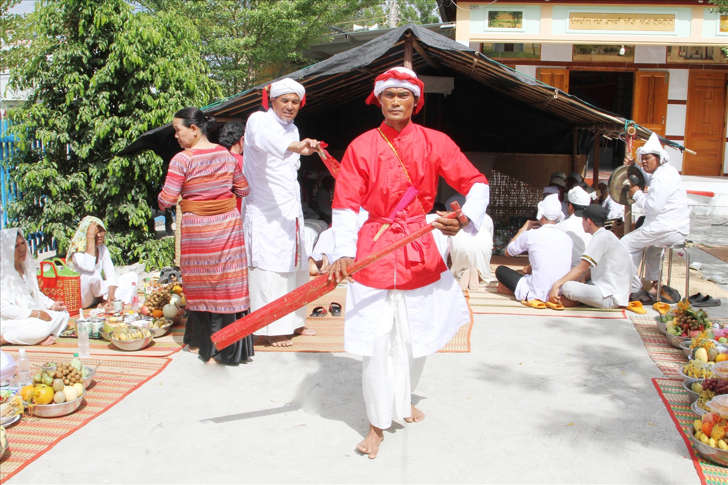 Di sản văn hóa ở làng Chăm Bỉnh Nghĩa Di sản văn hóa ở làng Chăm Bỉnh Nghĩa