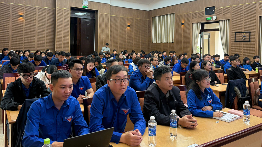 Lâm Đồng: Tập huấn ứng dụng AI và kỹ năng số cho đoàn viên, thanh niên