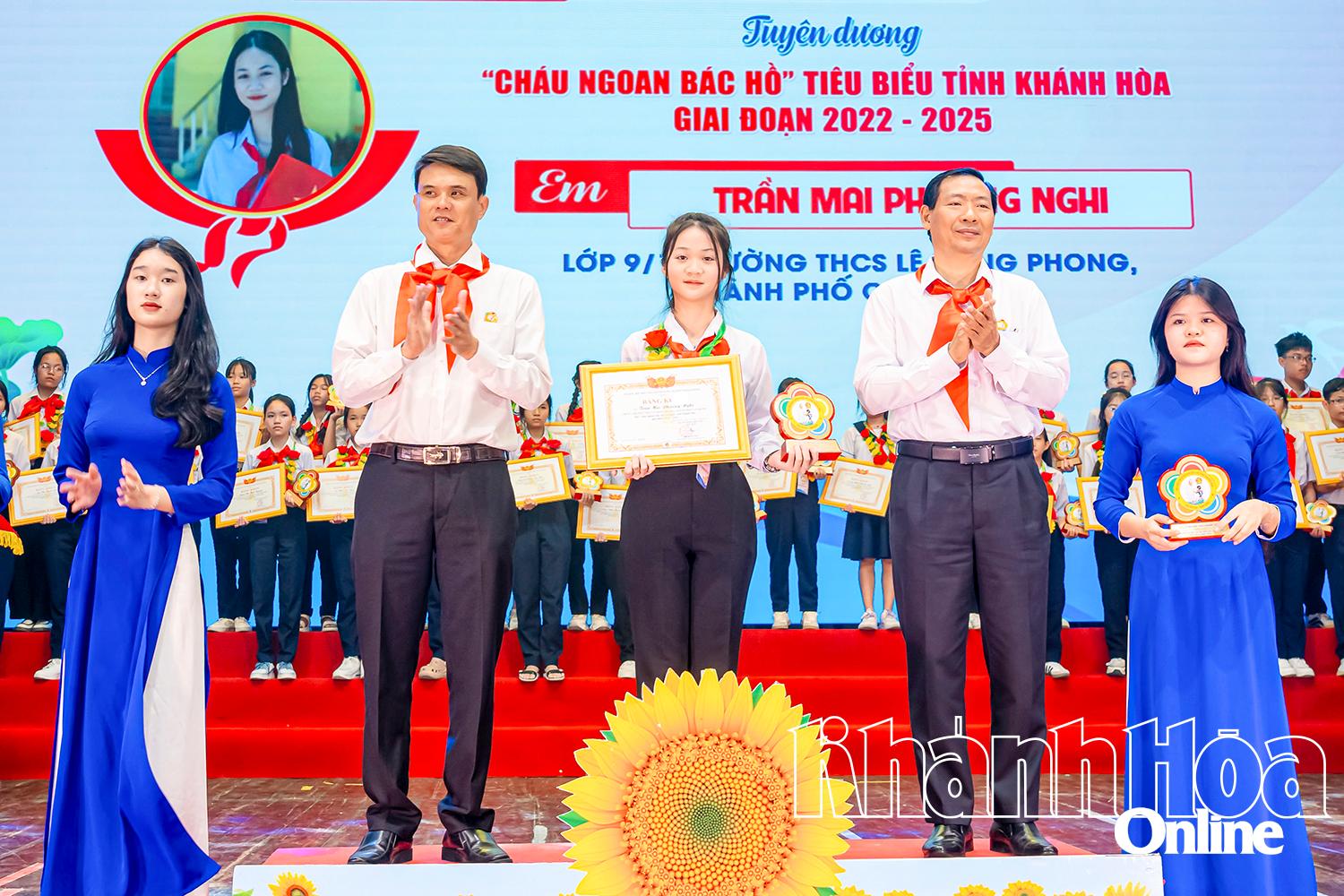 Khánh Hòa: Những "bông hoa" chăm ngoan, học giỏi