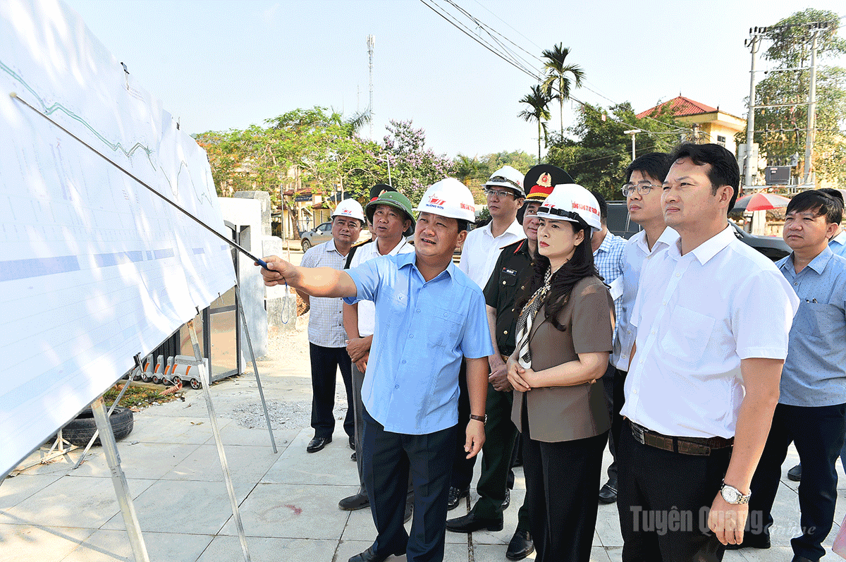 Tuyên Quang: Bí thư Tỉnh ủy Hầu A Lềnh kiểm tra tiến độ tuyến đường Tân Trào – Trung Yên