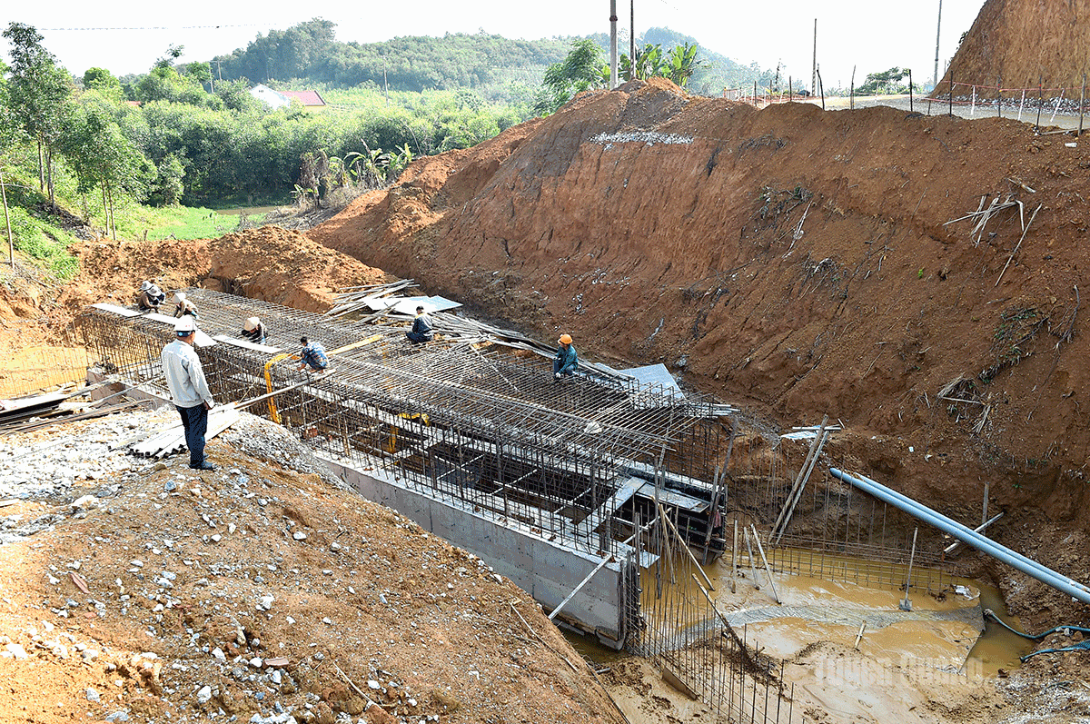 Tuyên Quang: Bí thư Tỉnh ủy Hầu A Lềnh kiểm tra tiến độ tuyến đường Tân Trào – Trung Yên