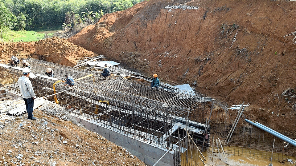 Tuyên Quang: Bí thư Tỉnh ủy Hầu A Lềnh kiểm tra tiến độ tuyến đường Tân Trào – Trung Yên