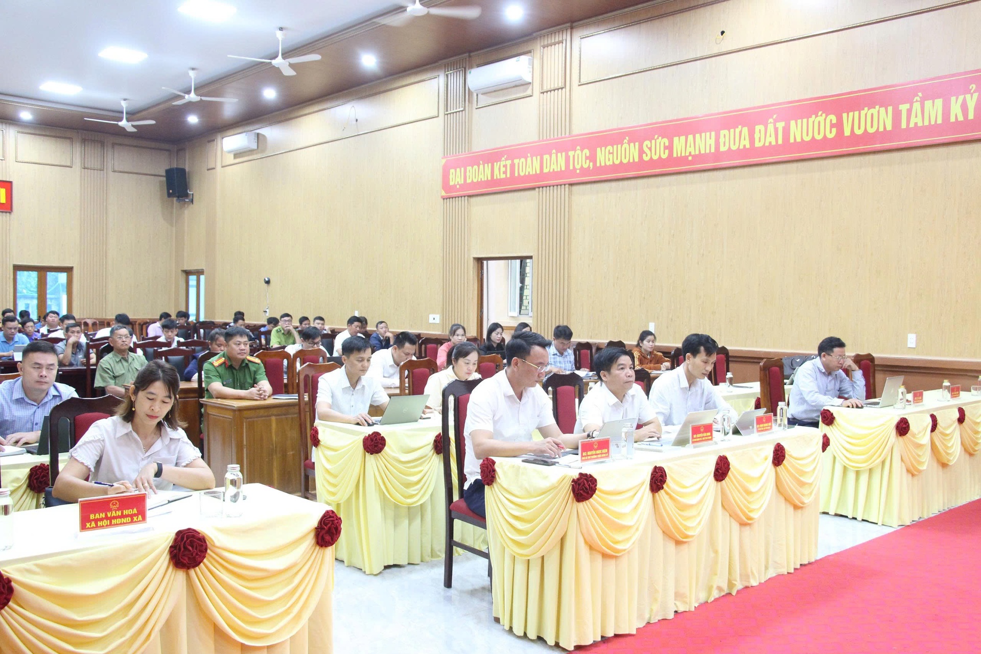 Lai Châu: Đoàn đại biểu Quốc hội tỉnh giải đáp nhiều kiến nghị của cử tri xã Lê Lợi