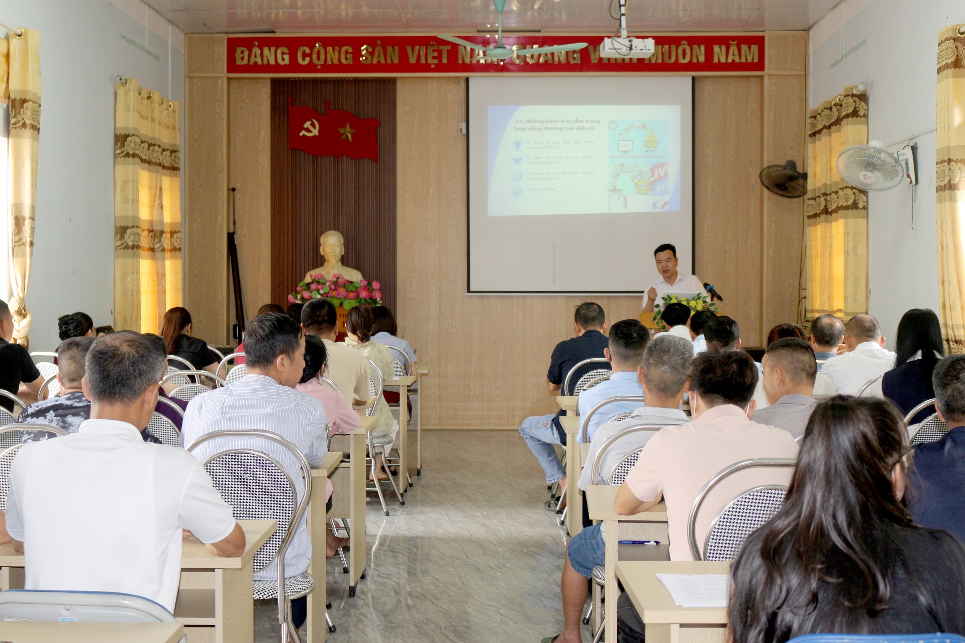 Lai Châu: Tập huấn thương mại điện tử, xây dựng “mô hình chợ số” tại xã Than Uyên
