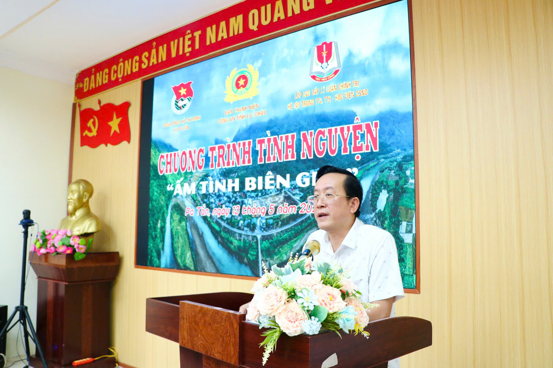 Lai Châu: Chương trình tình nguyện "Ấm tình biên giới"