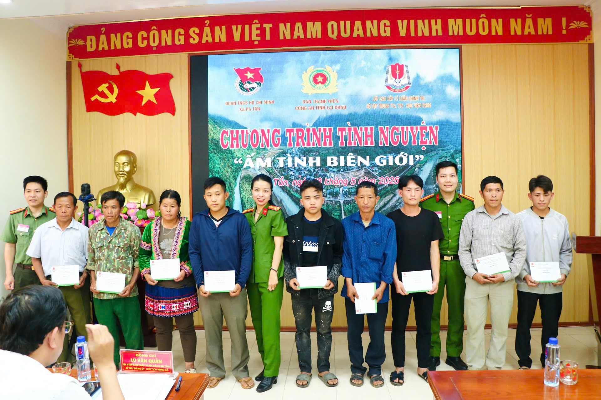 Lai Châu: Chương trình tình nguyện "Ấm tình biên giới"