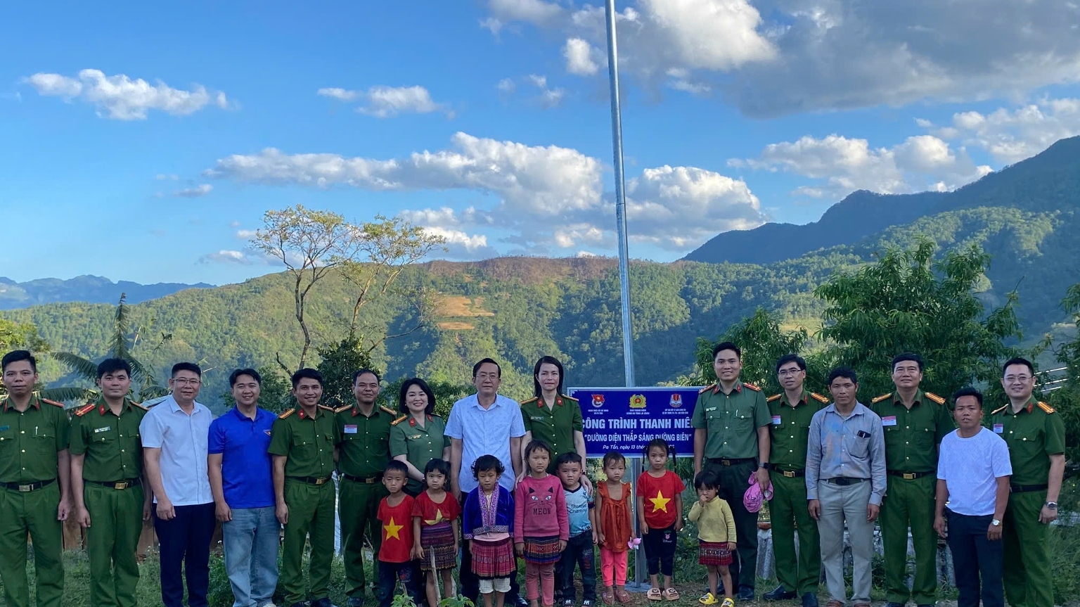 Lai Châu: Chương trình tình nguyện "Ấm tình biên giới"