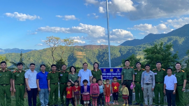 Lai Châu: Chương trình tình nguyện "Ấm tình biên giới"