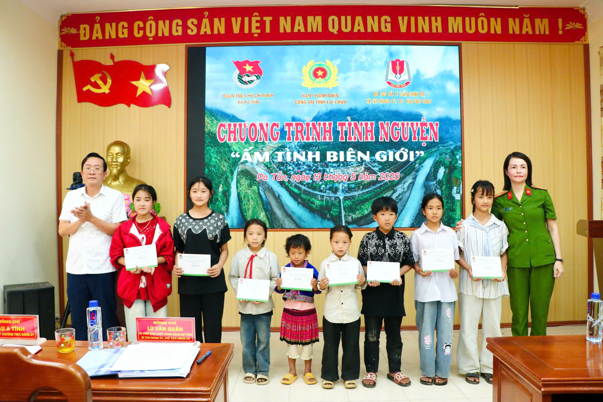 Lai Châu: Chương trình tình nguyện "Ấm tình biên giới"