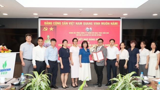 PVEP tổ chức Lễ kết nạp đảng viên nhân kỷ niệm 136 năm Ngày sinh Chủ tịch Hồ Chí Minh