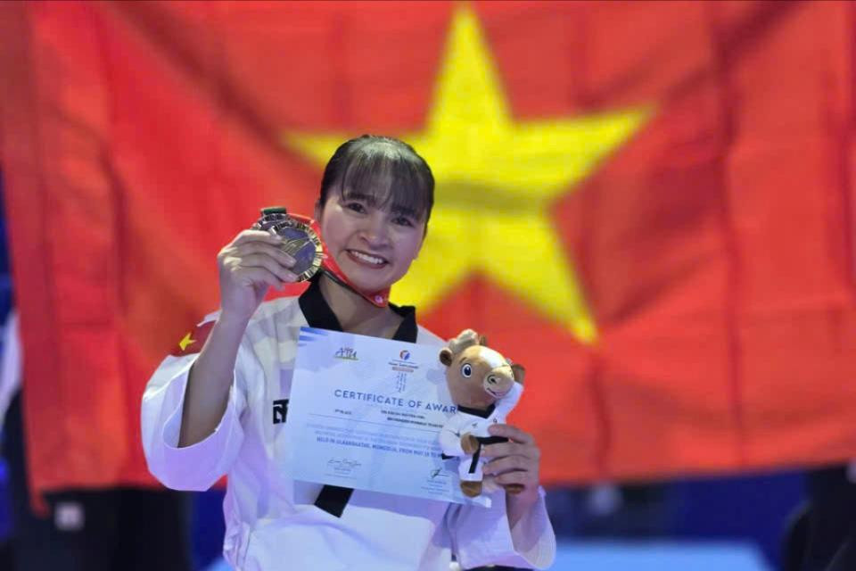 Lâm Đồng giành 3 huy chương tại Giải Vô địch Taekwondo châu...
