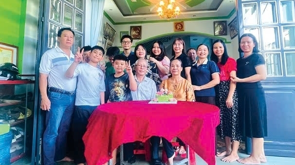 Cần Thơ: Giữ lửa yêu thương trong mái nhà nhiều thế hệ