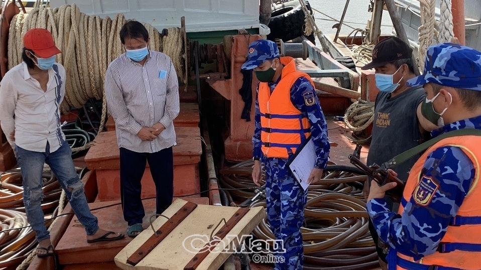 Cà Mau - Bộ tư lệnh Cảnh sát biển Việt Nam: Tăng cường hợp tác giữ gìn an ninh, kiểm soát khai thác trên biển