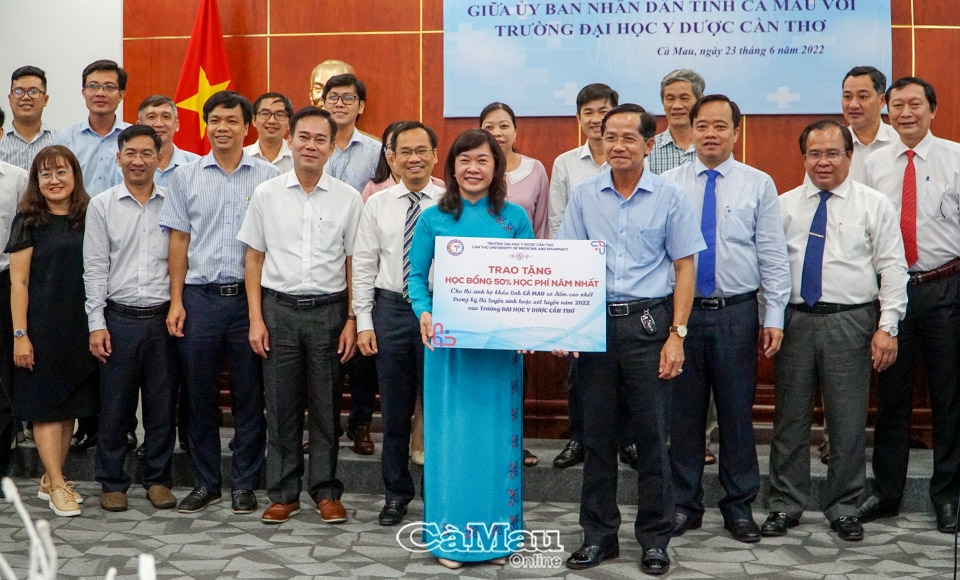 UBND tỉnh Cà Mau - trường Đại học Y Dược Cần Thơ: Thiết lập hợp tác toàn diện UBND tỉnh Cà Mau - trường Đại học Y Dược Cần Thơ: Thiết lập hợp tác toàn diện