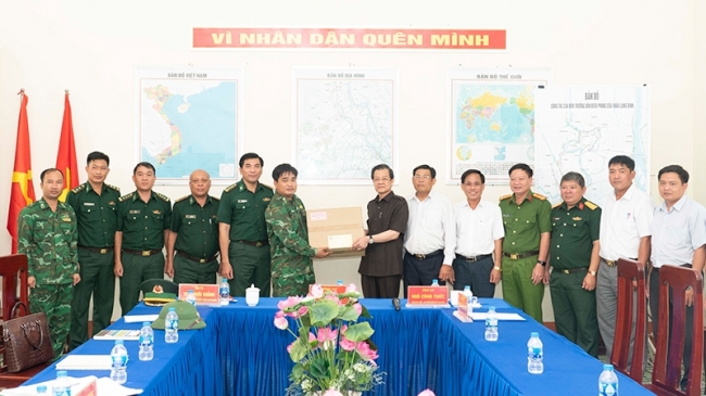 An Giang: Bí thư Tỉnh ủy  Lê Hồng Quang khảo sát tuyến biên giới trên địa bàn huyện An Phú