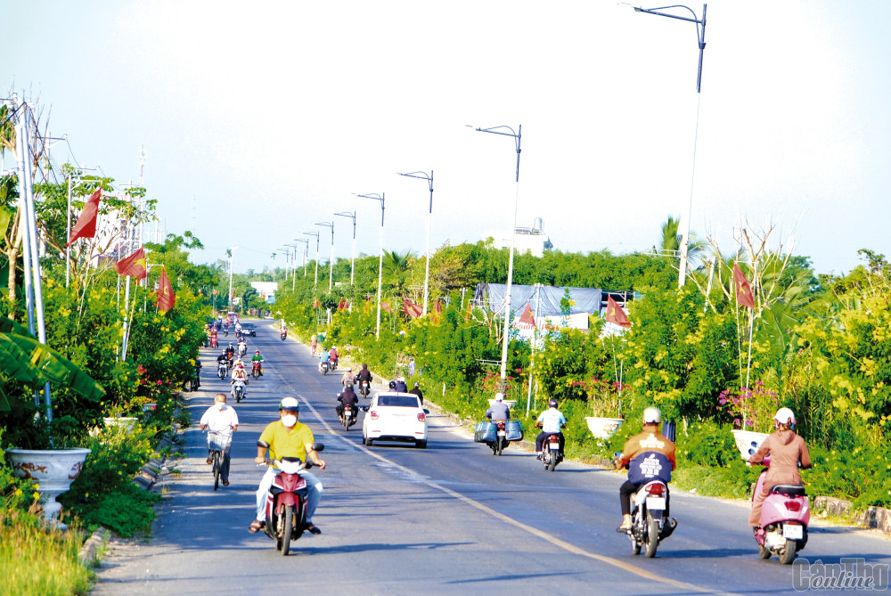 Tuyến Nguyễn Văn Cừ là 1 trong 2 tuyến đường được chọn xây dựng “kiểu mẫu” về giao thông gắn với cảnh quan môi trường và phát triển du lịch sinh thái của xã Mỹ Khánh.