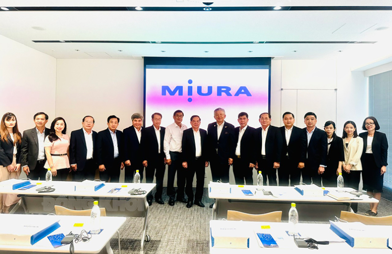 Đoàn công tác đến làm việc tại Công ty Miura.