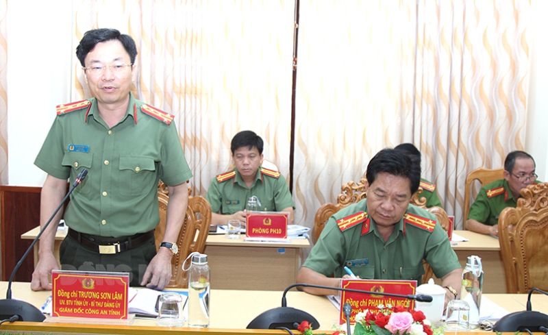Đại tá Trương Sơn Lâm, Bí thư Đảng ủy – Giám đốc Công an tỉnh phát biểu tại buổi làm việc.