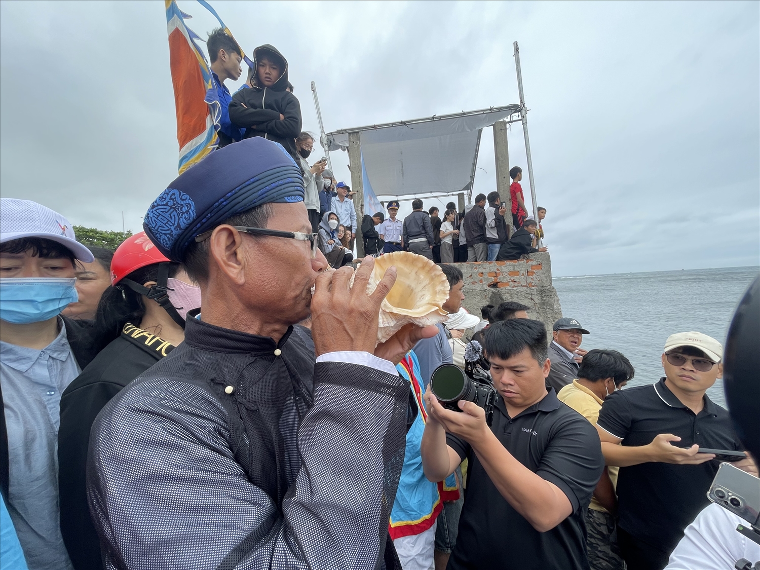 Người thổi ốc u ở Lý Sơn