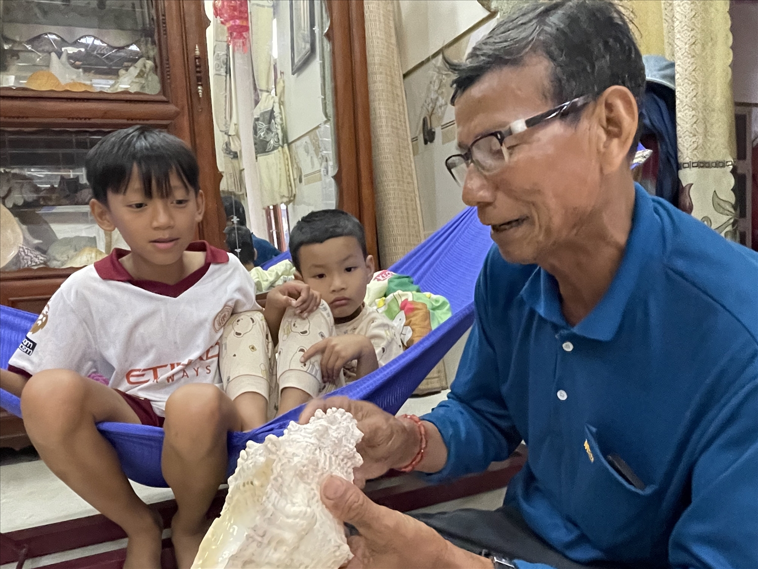 Người thổi ốc u ở Lý Sơn