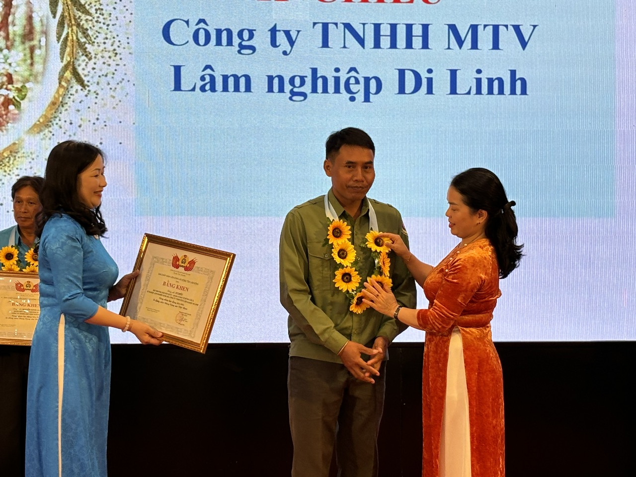 Lâm Đồng: Biểu dương 50 gương công nhân tiêu biểu