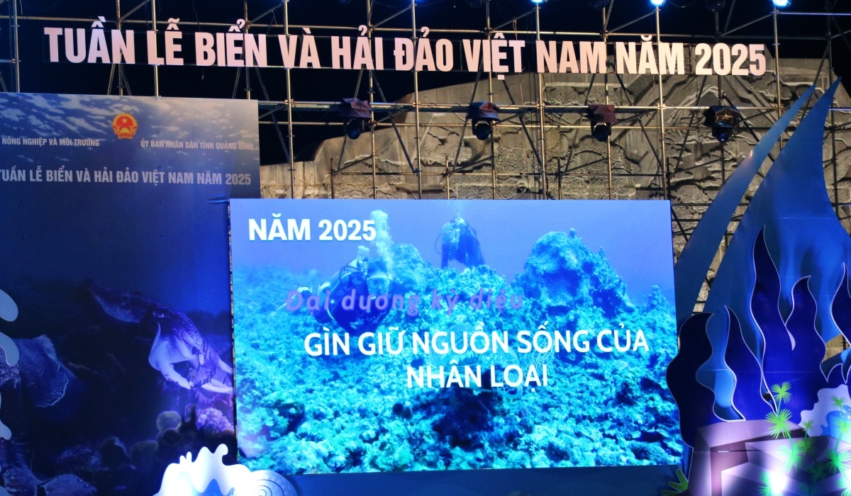 Petrovietnam trao tặng 10 căn nhà tình nghĩa nhân Tuần lễ Biển và Hải đảo Việt Nam 2025