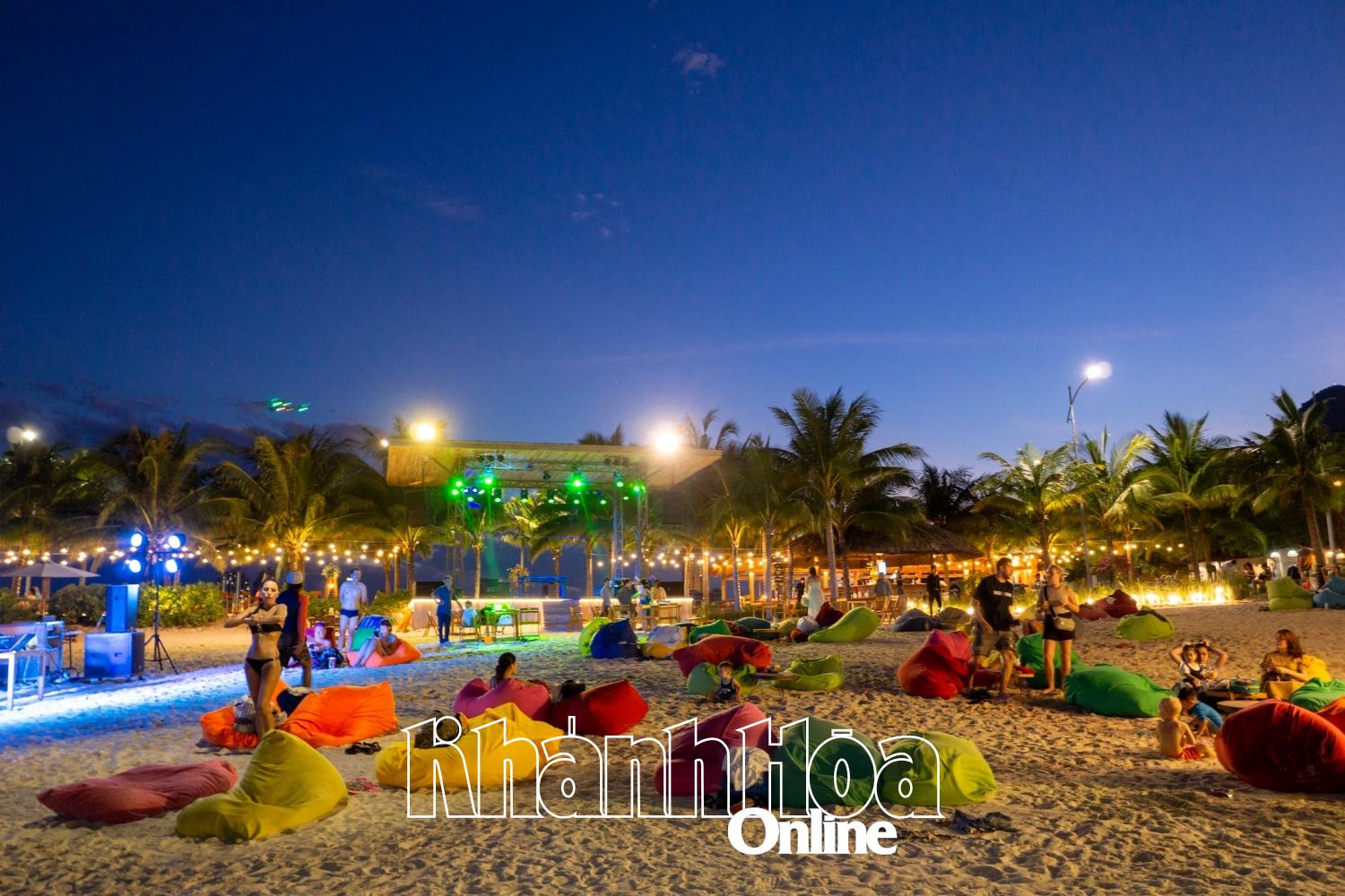 Khánh Hoà: Ra mắt bãi tắm biển ban đêm đầu tiên tại TP. Nha Trang