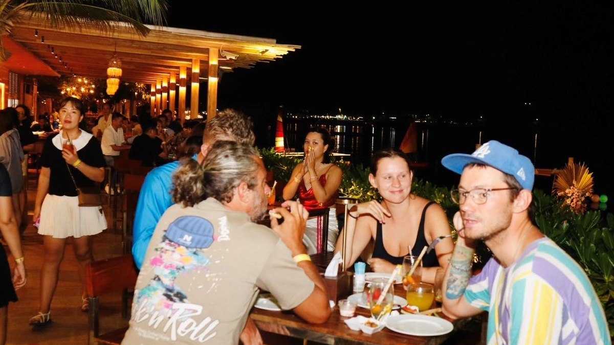 Khánh Hoà: Ra mắt bãi tắm biển ban đêm đầu tiên tại TP. Nha Trang
