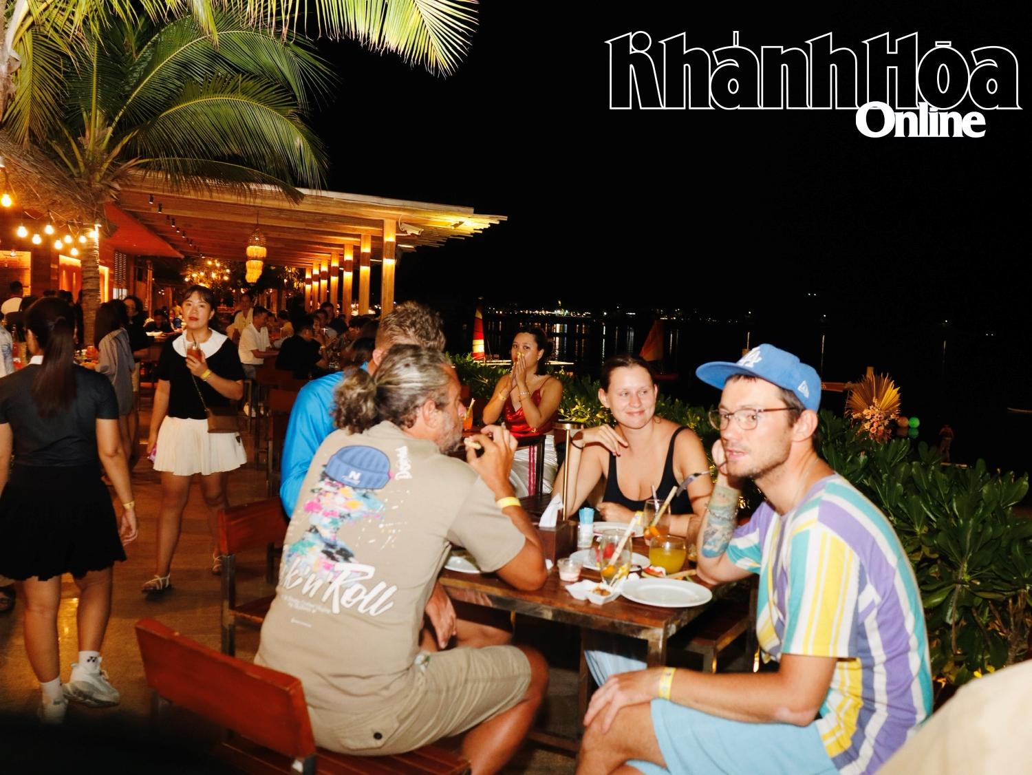 Khánh Hoà: Ra mắt bãi tắm biển ban đêm đầu tiên tại TP. Nha Trang