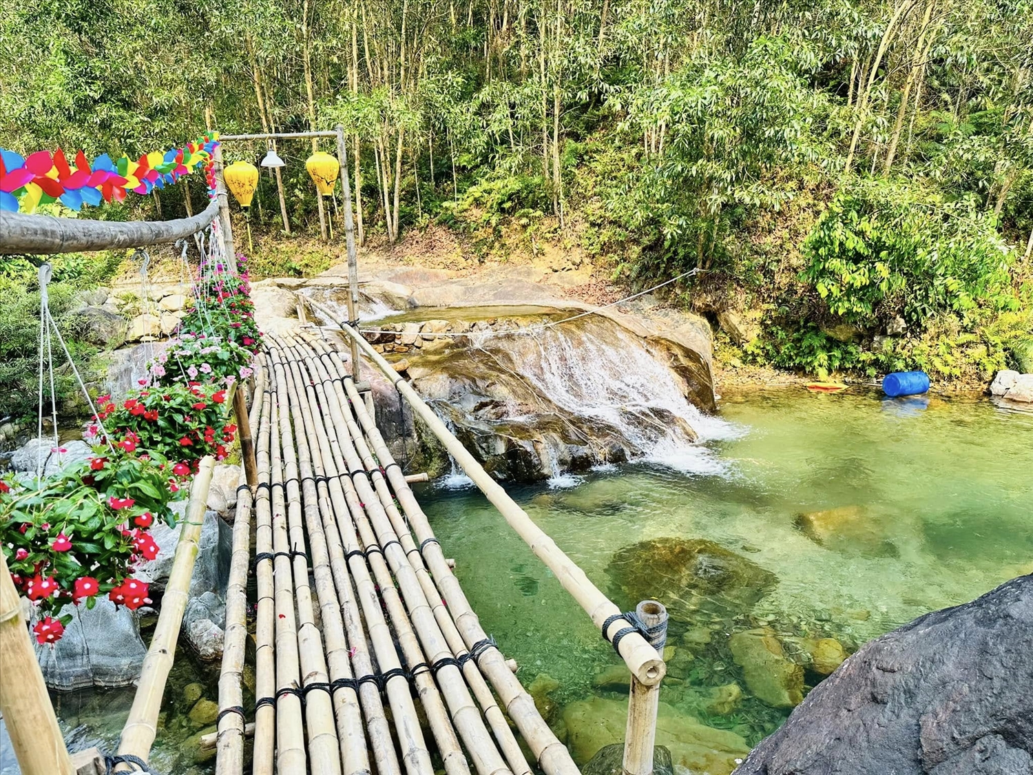 Đồng bào vùng cao Quảng Nam làm du lịch cộng đồng