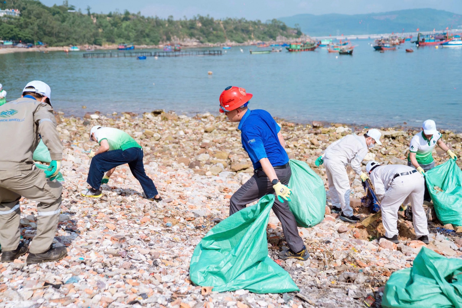 PTSC Thanh Hóa tham gia Chiến dịch Làm sạch biển 2025   Hưởng ứng sáng kiến “Nghi Sơn Xanh”