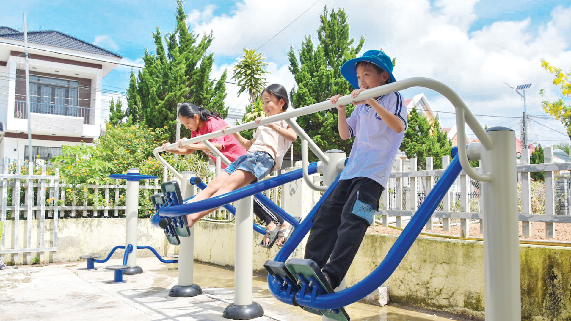 Lâm Đồng: Lạc Lâm phát triển toàn diện từ học và làm theo gương Bác